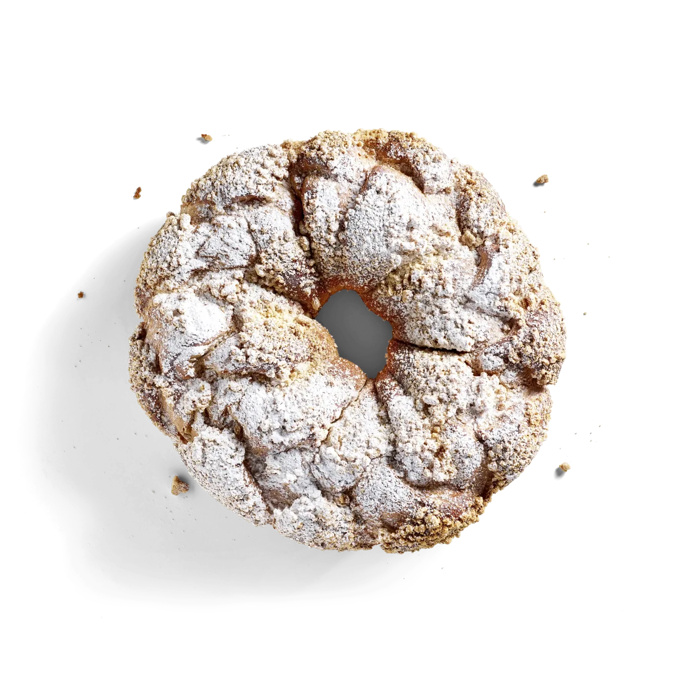 Hefekranz mit Butterstreusel, freigestellt von oben