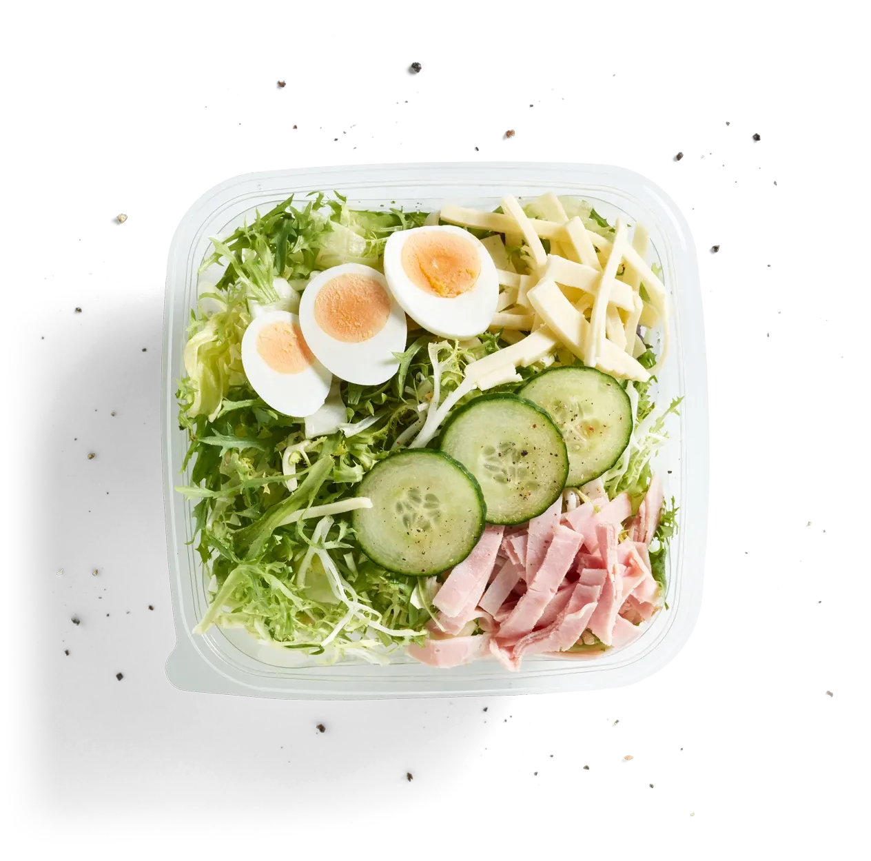 Salat mit Schinken und Käse, freigestellt von oben